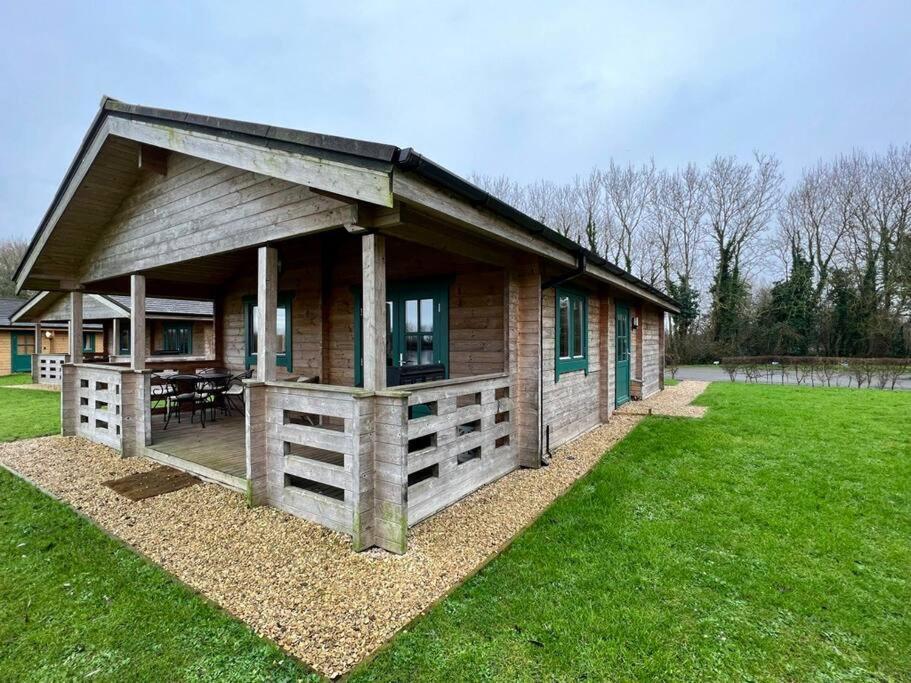 Lilly Lodge, Lake Pochard South Cerney Exterior foto