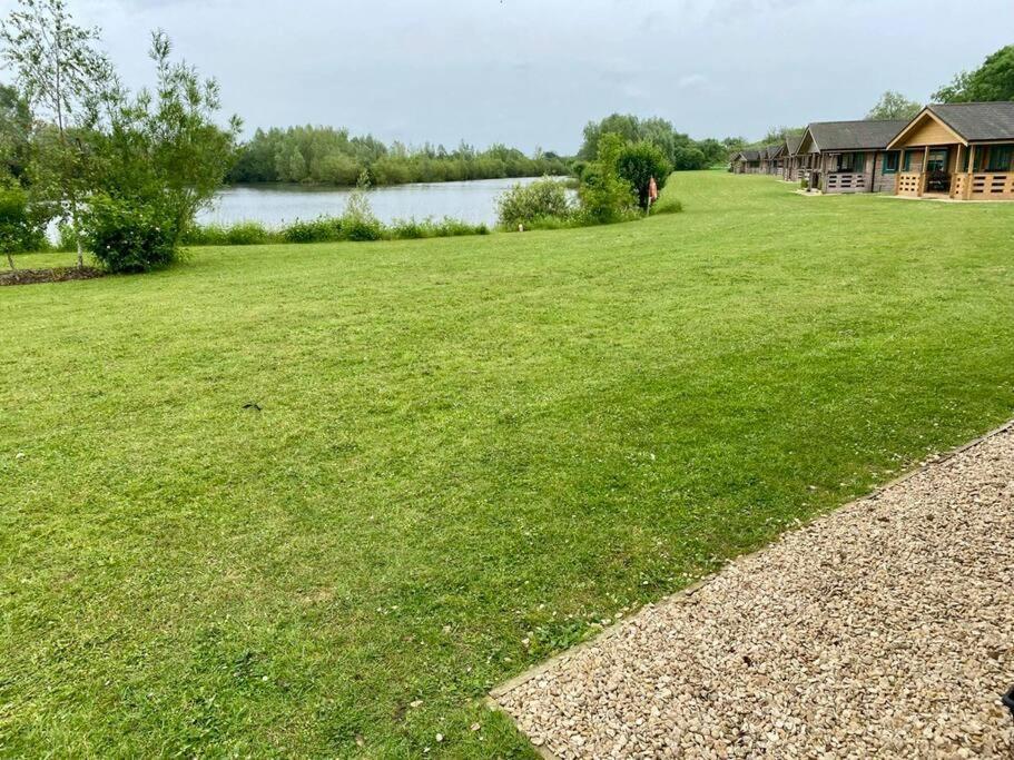 Lilly Lodge, Lake Pochard South Cerney Exterior foto