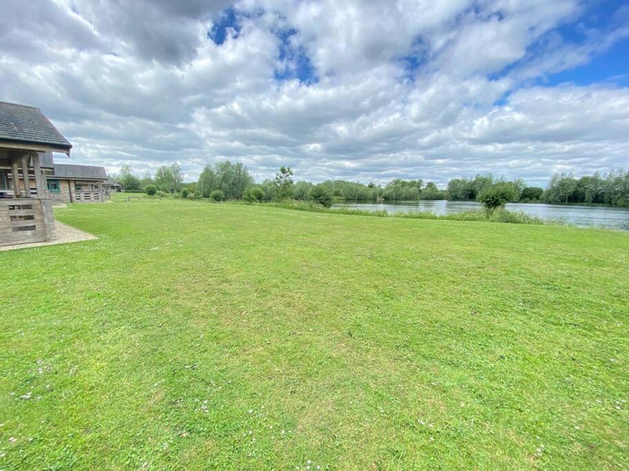 Lilly Lodge, Lake Pochard South Cerney Exterior foto